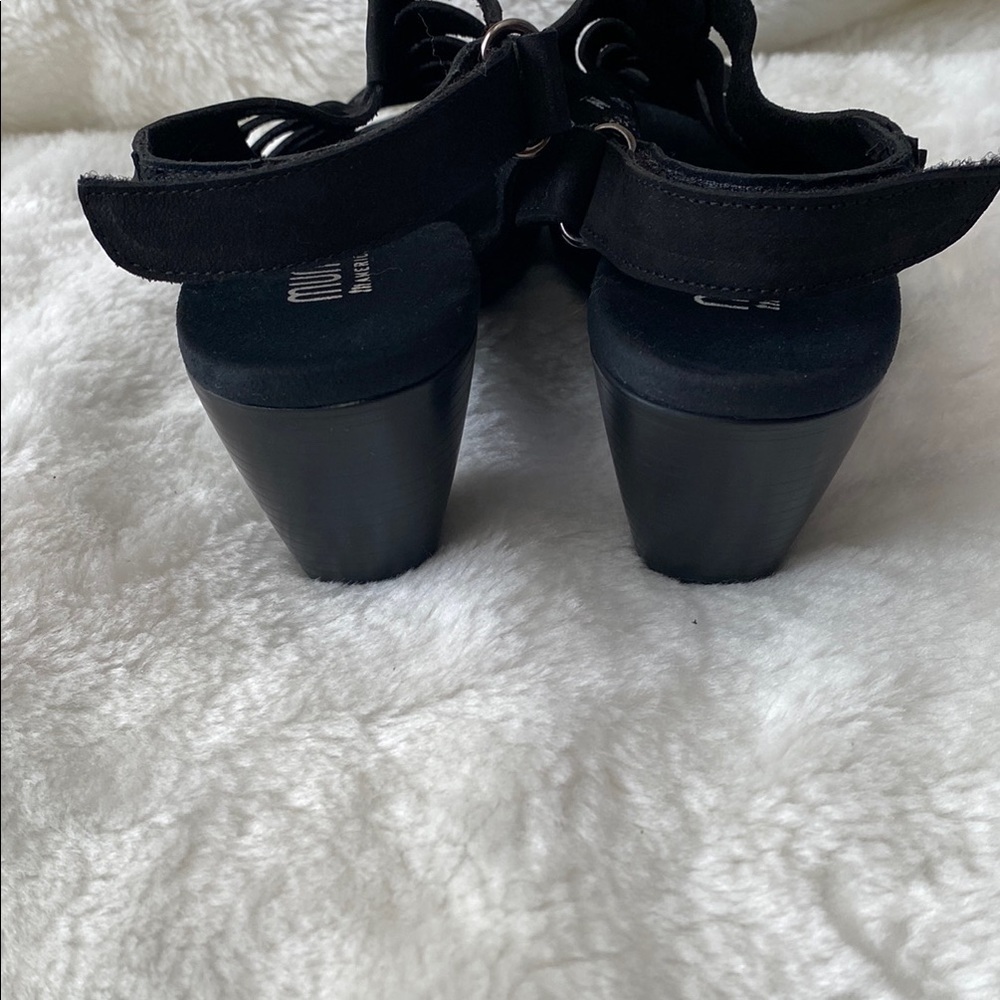 Munro Black Heels with Cage Design - Picture 6 of 10